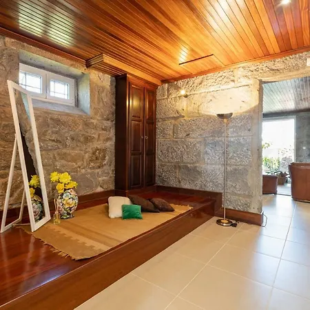 Quinta Fonte Cova - Minho's Guest בית הארחה בראגה