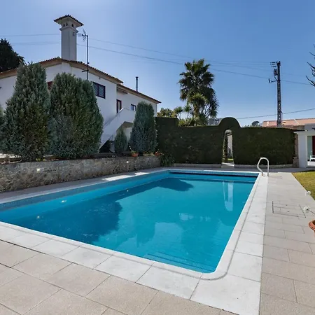 Quinta Fonte Cova - Minho's Guest בית הארחה בראגה